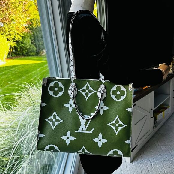 Louis Vuitton Onthego GM Khaki and Beige Bicolor LIMITED EDITION - Picture 2 of 16